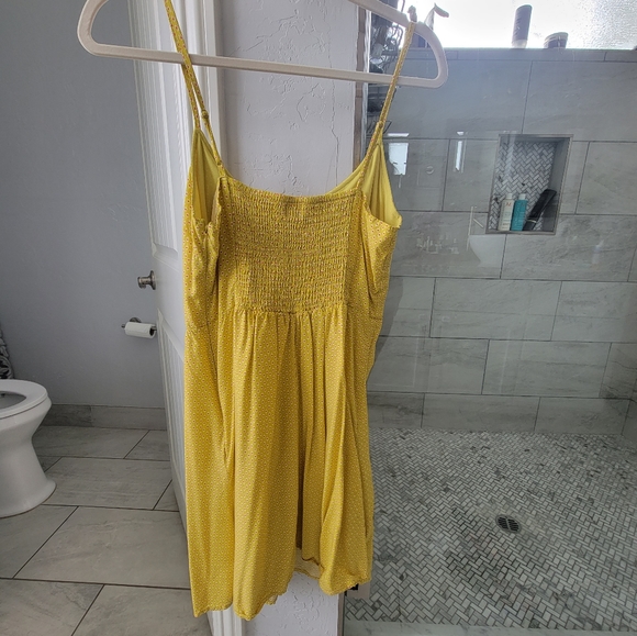 Yellow sundress. Adorable - Picture 5 of 6